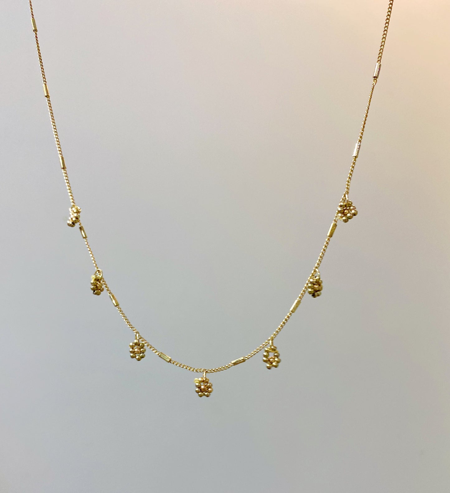 H&M Dangling flower necklace