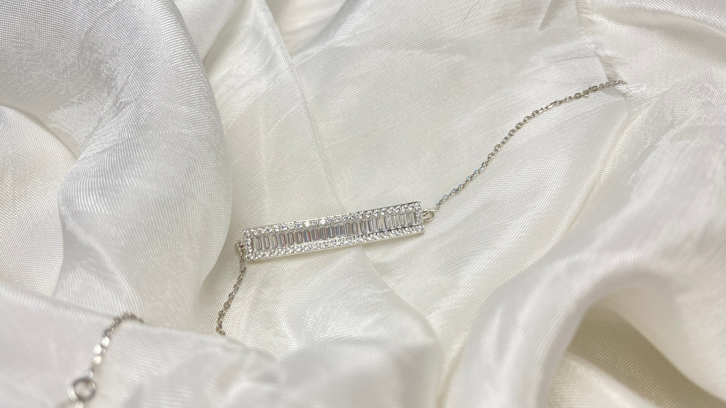 Dainty silver bracelet