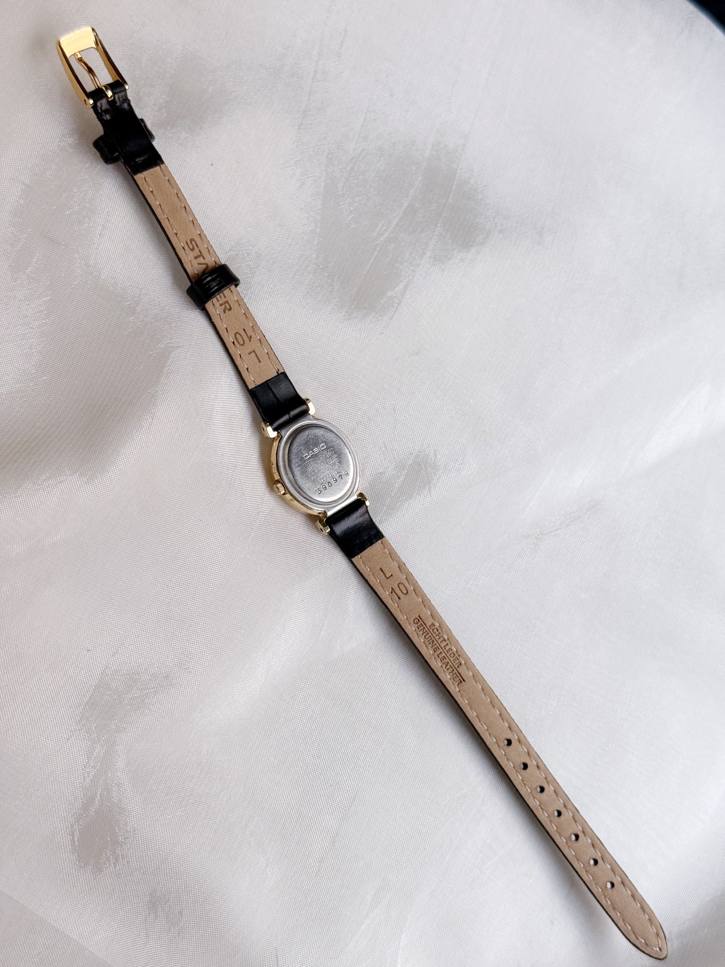 Vintage Casio Oval Dial Watch