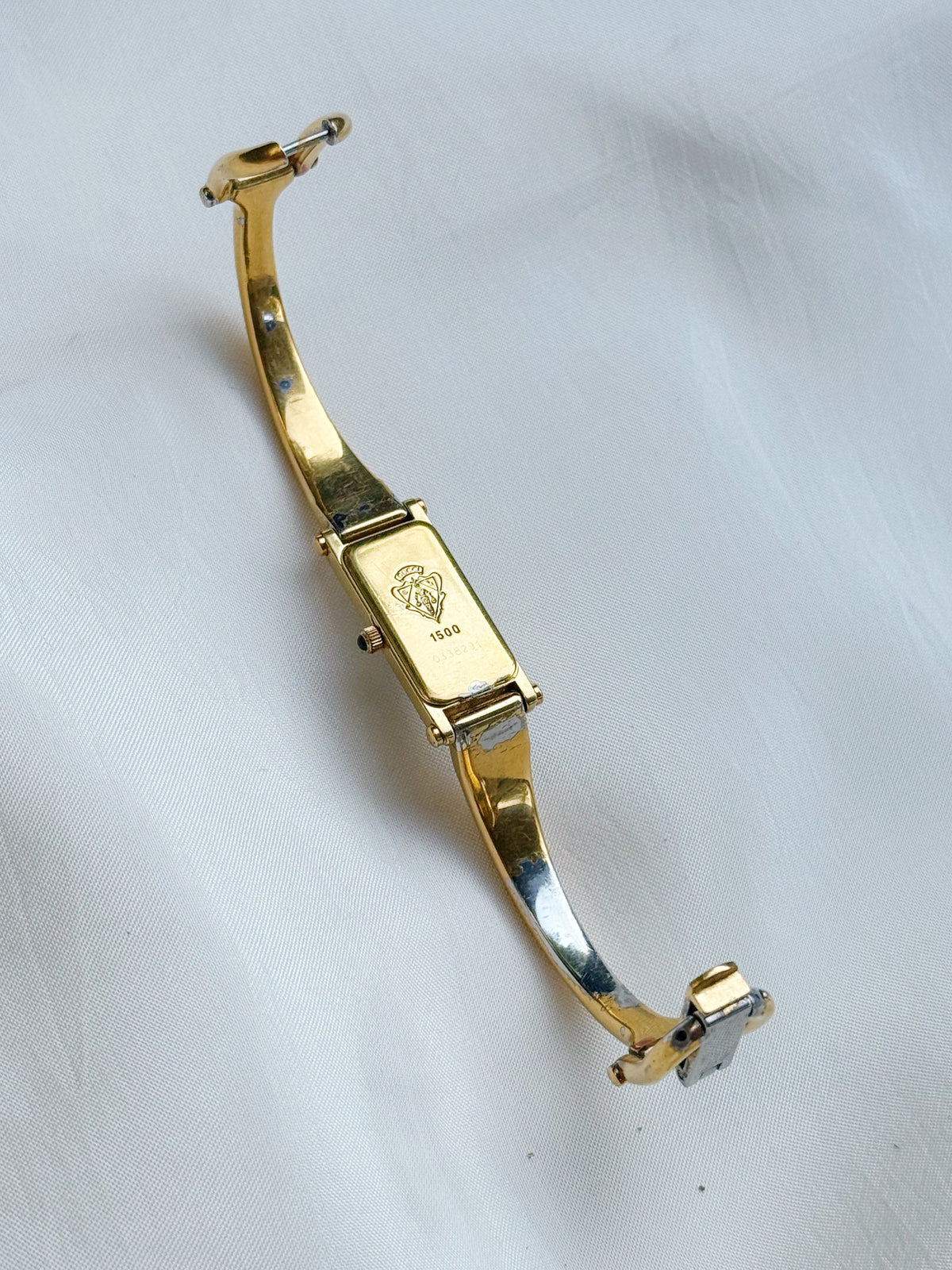 Vintage Gucci 90s Gold-Plated 1500L Quartz Watch ; MOP & Black dial