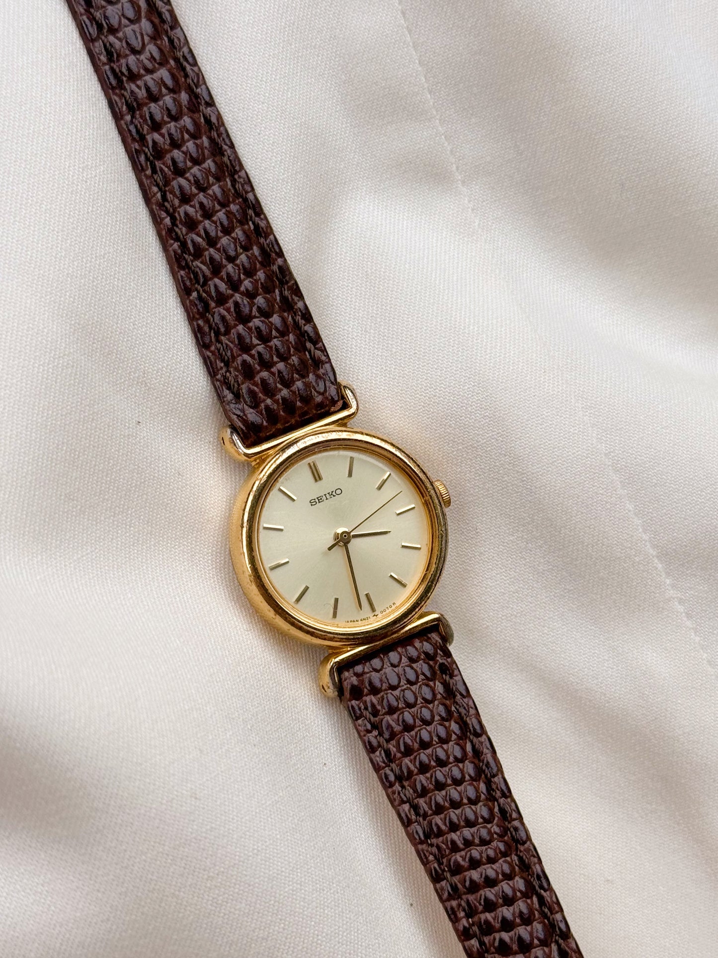 Seiko leather strap vintage watch
