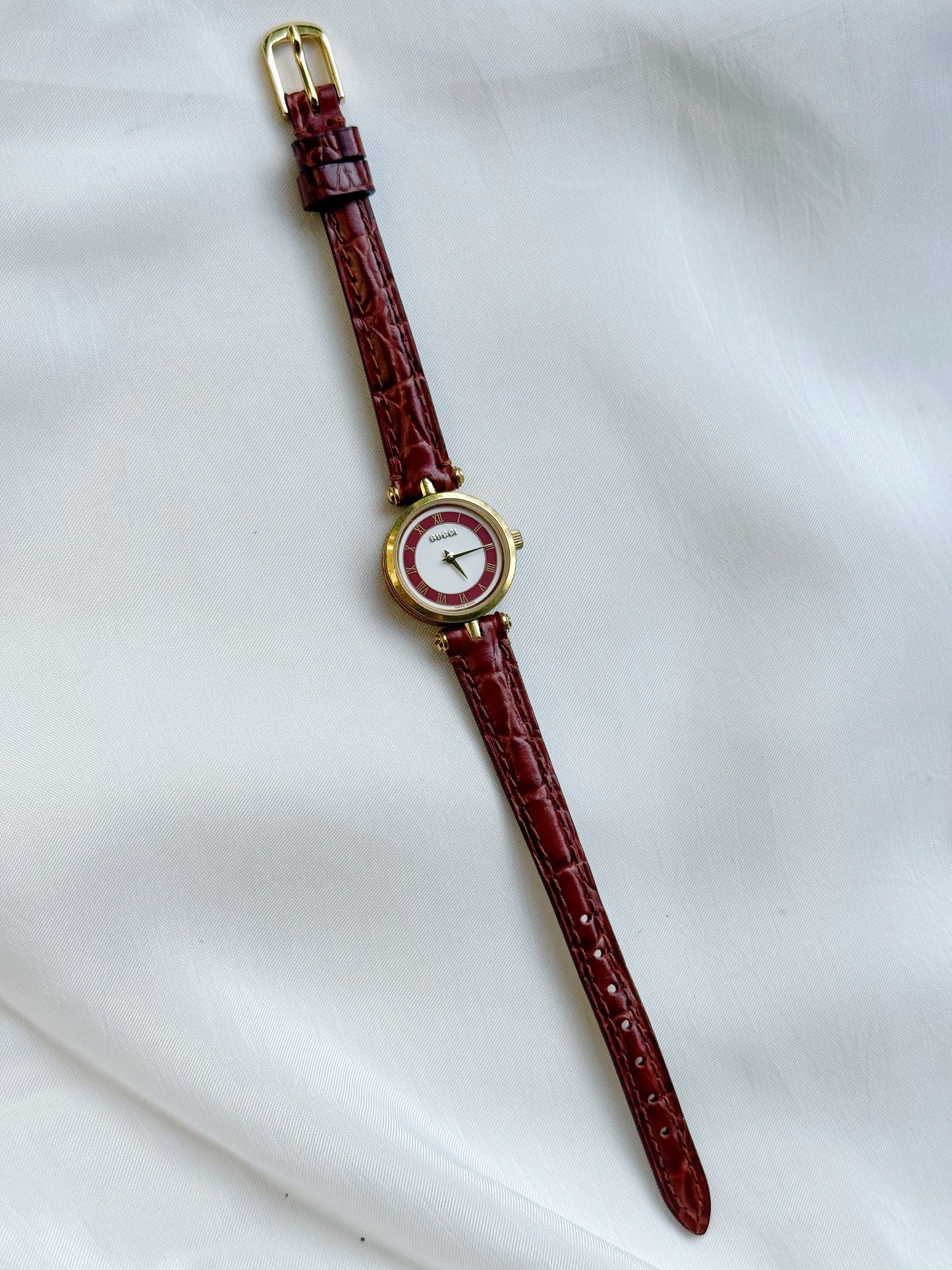 Vintage Gucci Shelly Line Gold-Plated Quartz Watch for women; Luxury Swiss timepiece