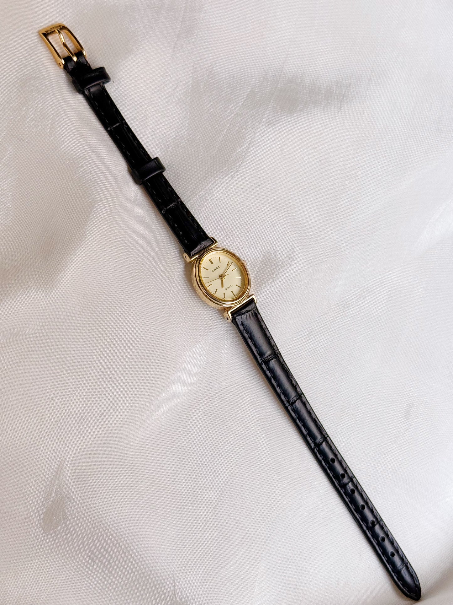 Vintage Casio Oval Dial Watch