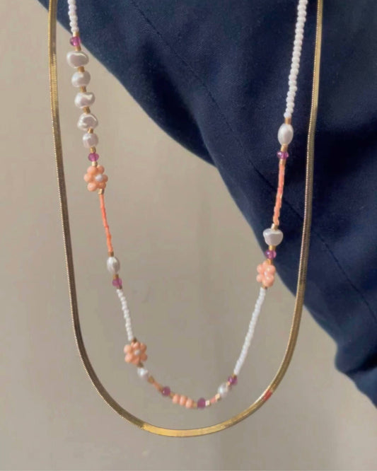 Dainty flower necklace