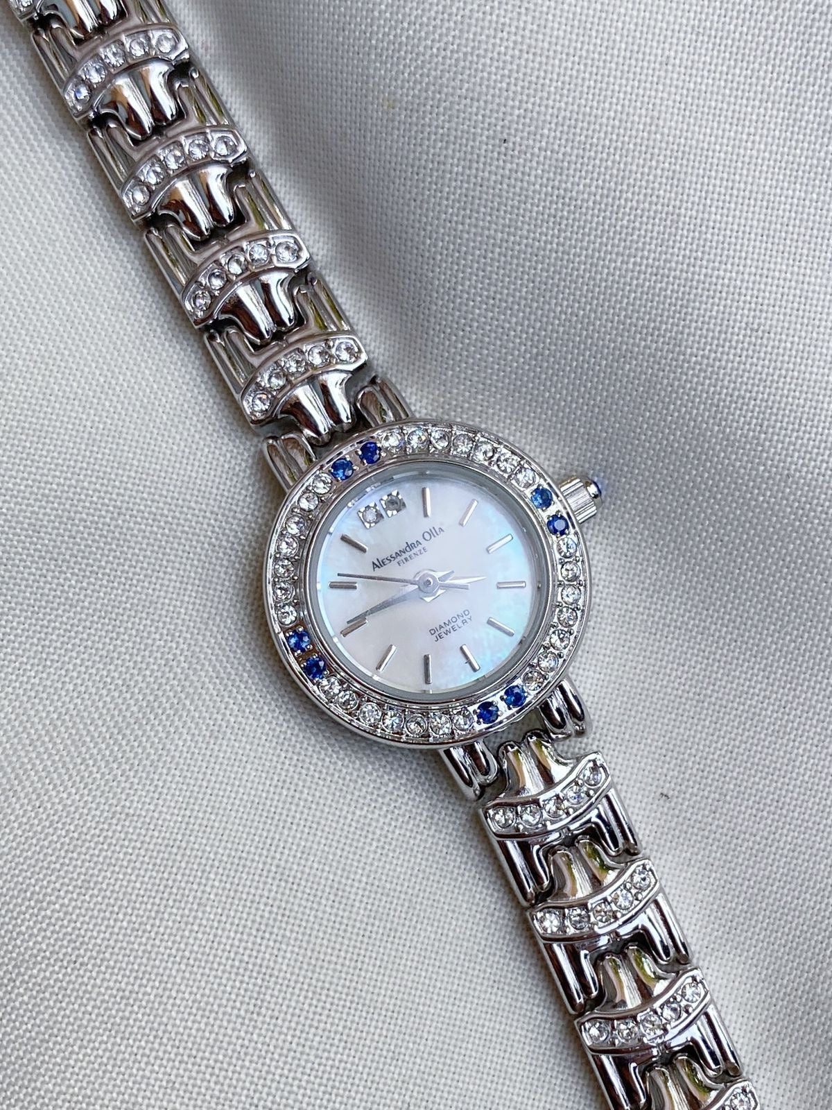 Vintage Stones watch for women in silver