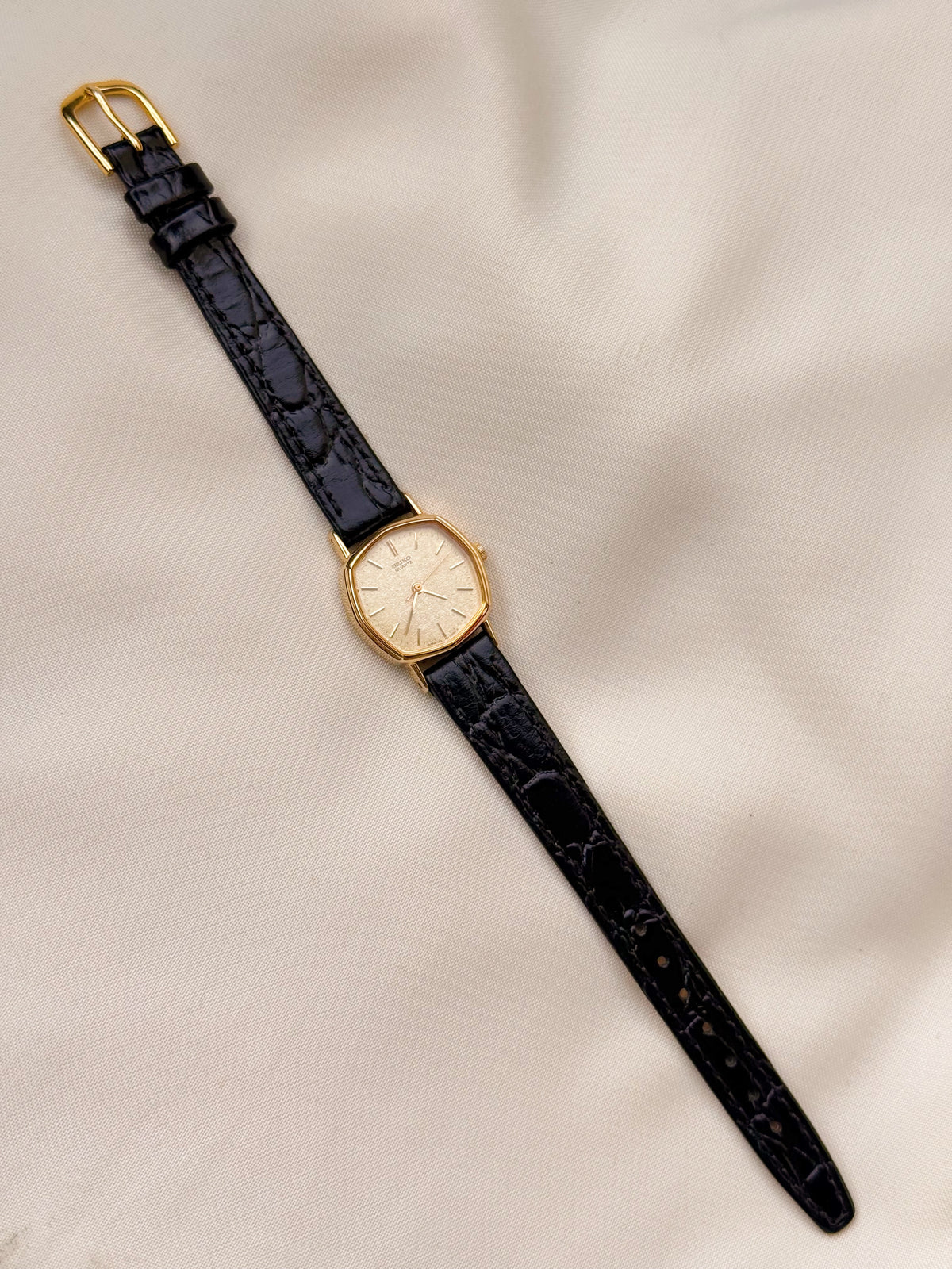 Vintage Seiko textured dial  Watch for women: Black Leather Strap