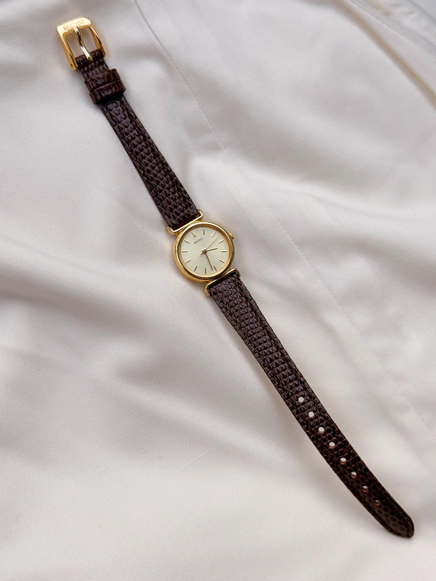 Seiko leather strap vintage watch