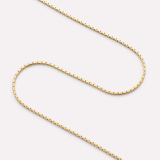 Sleek gold chain