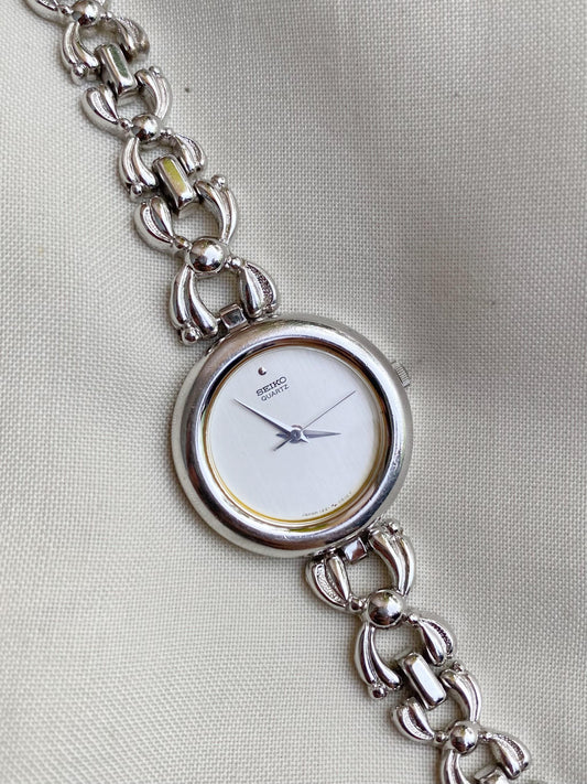 Vintage Seiko Dainty watch