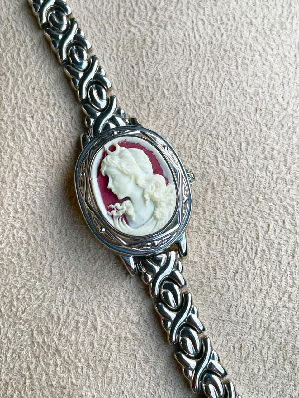 vintage Alessandra Olla Firenze silver-tone cameo "peek-a-boo" bracelet watch