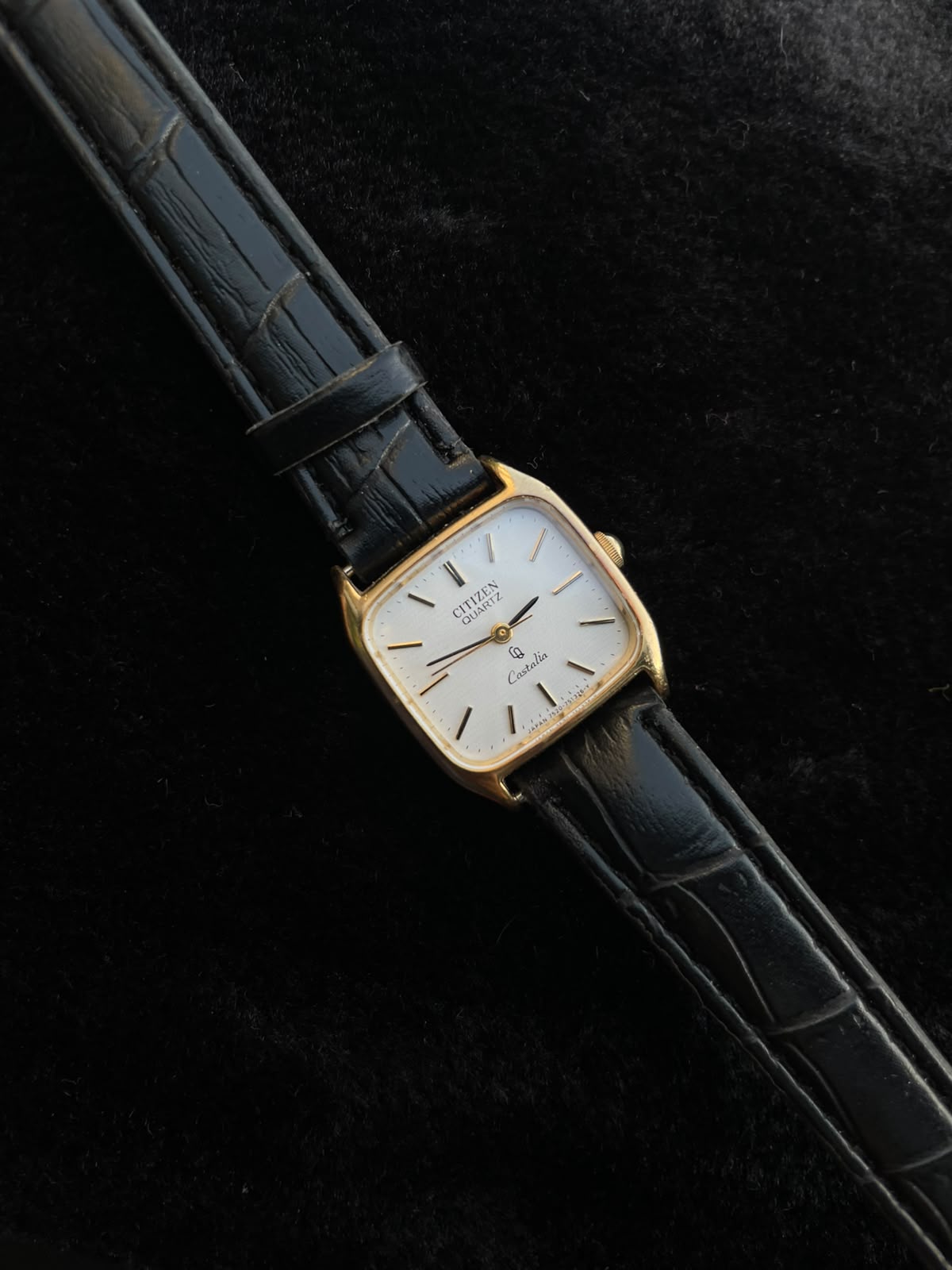 Vintage Rare Citizen Castilia Golden Tank Unisex Watch; Black Leather Strap Japan movement
ss,