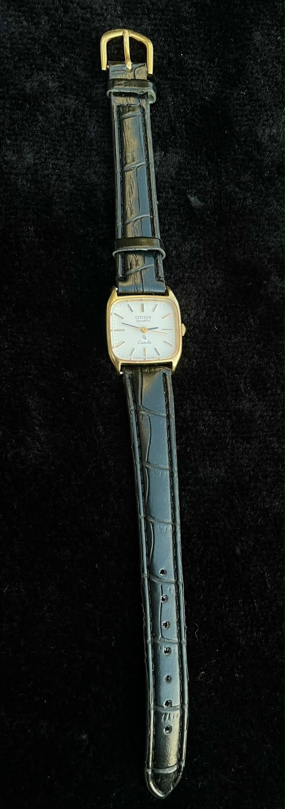 Vintage Rare Citizen Castilia Golden Tank Unisex Watch; Black Leather Strap Japan movement
ss,